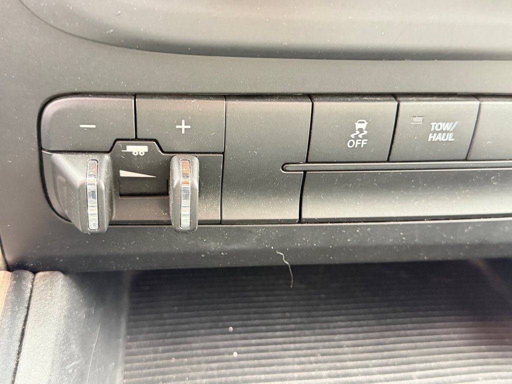 2015 Ram 1500 OUTDOORSMAN 4X4 / QUAD CAB / 5.7 / BAS KILOS / in Thetford Mines, Quebec - 48 - w1024h768px