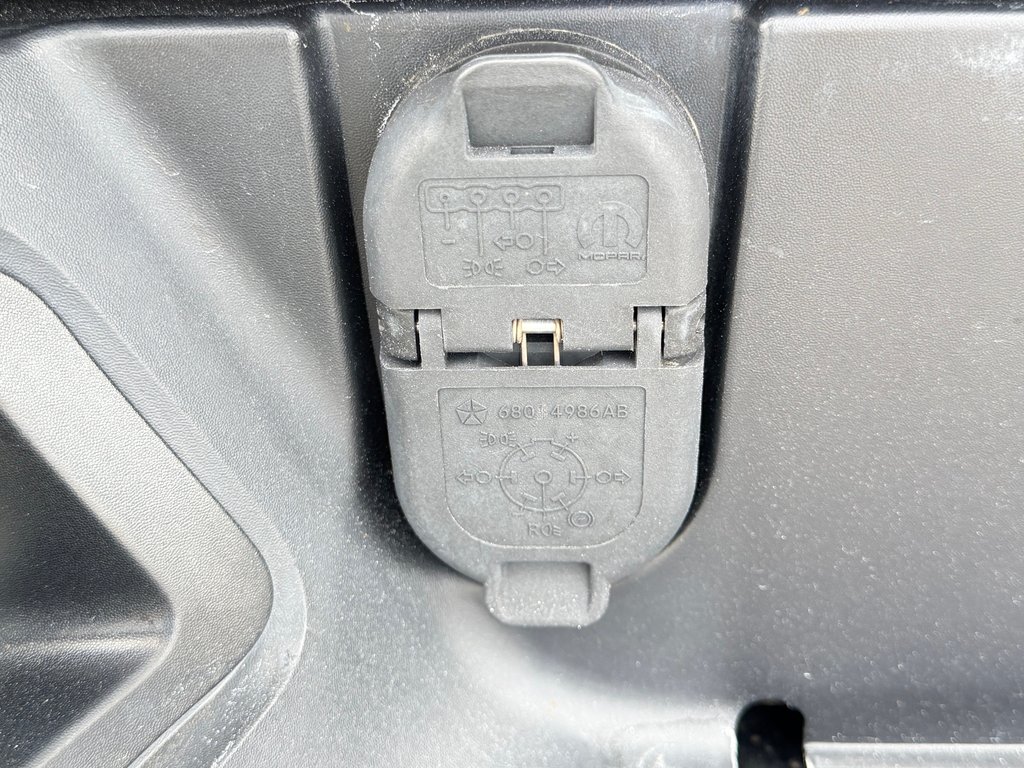 2015 Ram 1500 OUTDOORSMAN 4X4 / QUAD CAB / 5.7 / BAS KILOS / in Thetford Mines, Quebec - 28 - w1024h768px