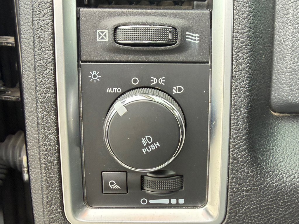 2015 Ram 1500 OUTDOORSMAN 4X4 / QUAD CAB / 5.7 / BAS KILOS / in Thetford Mines, Quebec - 38 - w1024h768px