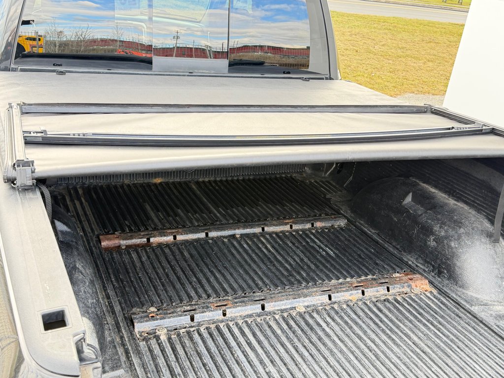 2015 Ram 1500 OUTDOORSMAN 4X4 / QUAD CAB / 5.7 / BAS KILOS / in Thetford Mines, Quebec - 67 - w1024h768px