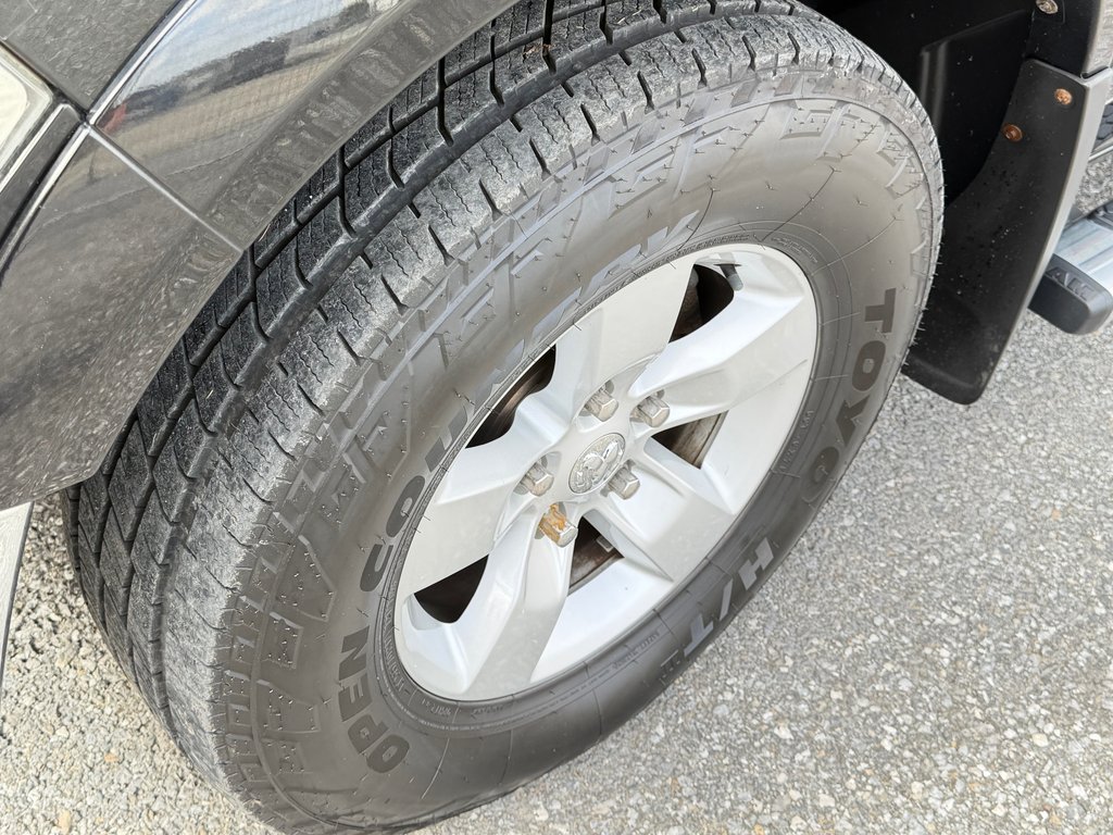 2015 Ram 1500 OUTDOORSMAN 4X4 / QUAD CAB / 5.7 / BAS KILOS / in Thetford Mines, Quebec - 16 - w1024h768px