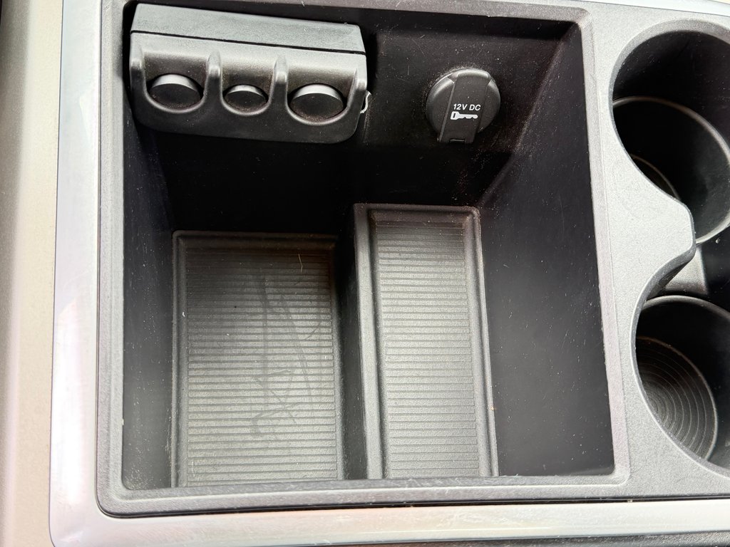 2015 Ram 1500 OUTDOORSMAN 4X4 / QUAD CAB / 5.7 / BAS KILOS / in Thetford Mines, Quebec - 51 - w1024h768px