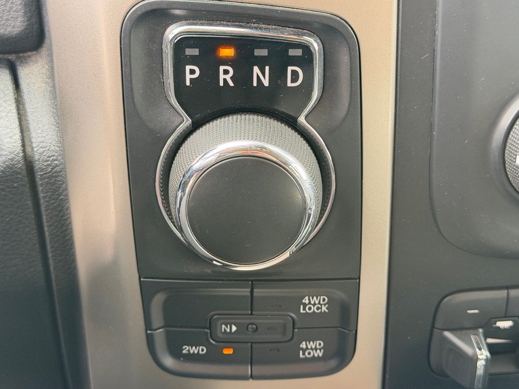 2015 Ram 1500 OUTDOORSMAN 4X4 / QUAD CAB / 5.7 / BAS KILOS / in Thetford Mines, Quebec - 46 - w1024h768px