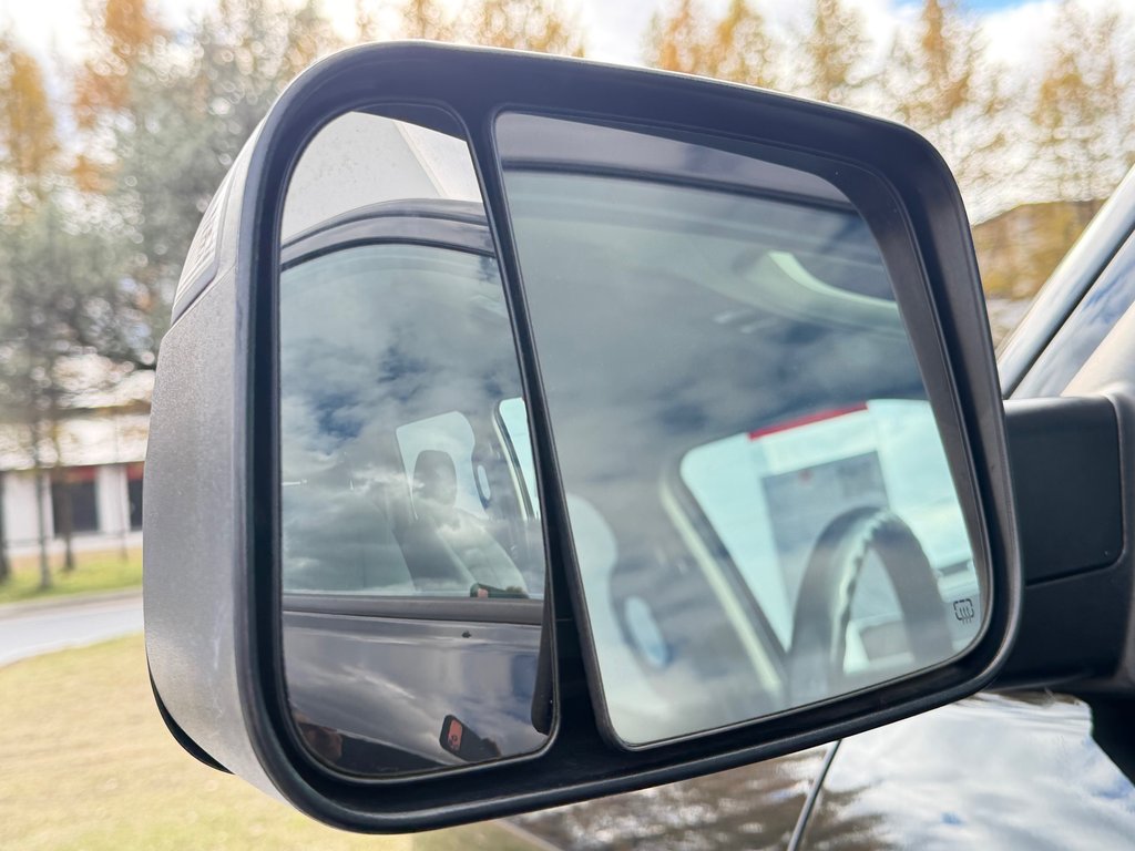 2015 Ram 1500 OUTDOORSMAN 4X4 / QUAD CAB / 5.7 / BAS KILOS / in Thetford Mines, Quebec - 31 - w1024h768px