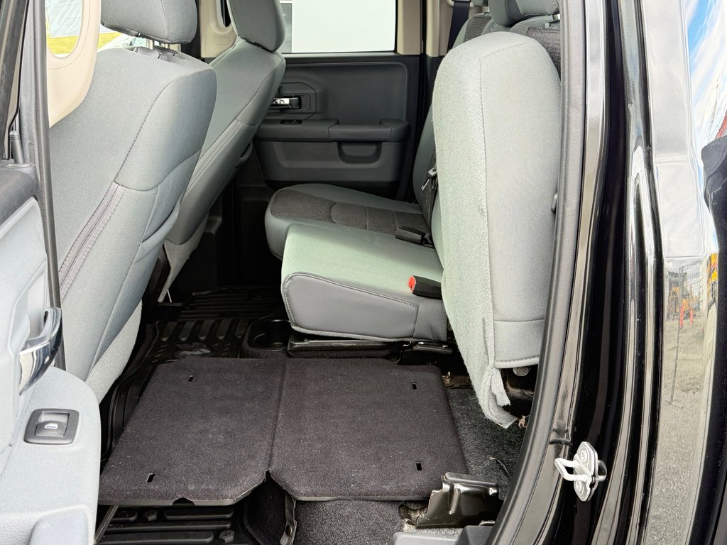 2015 Ram 1500 OUTDOORSMAN 4X4 / QUAD CAB / 5.7 / BAS KILOS / in Thetford Mines, Quebec - 62 - w1024h768px