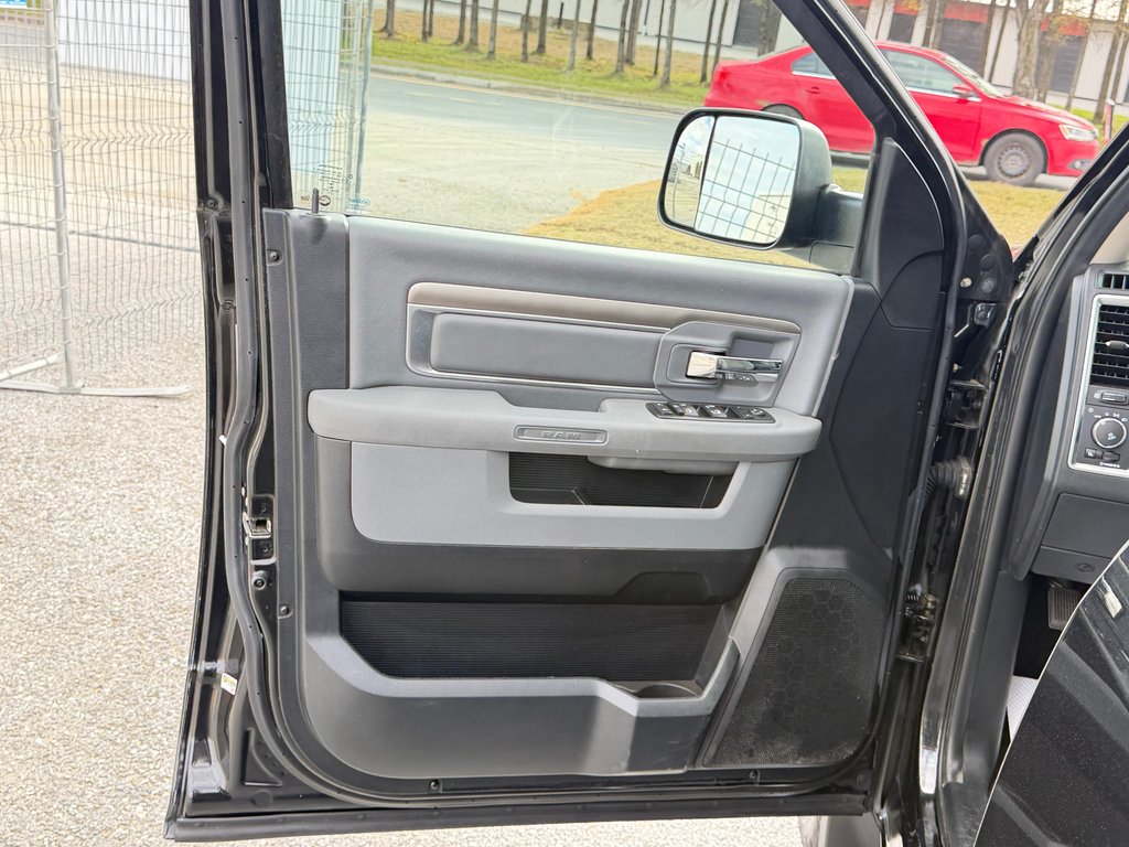 2015 Ram 1500 OUTDOORSMAN 4X4 / QUAD CAB / 5.7 / BAS KILOS / in Thetford Mines, Quebec - 33 - w1024h768px