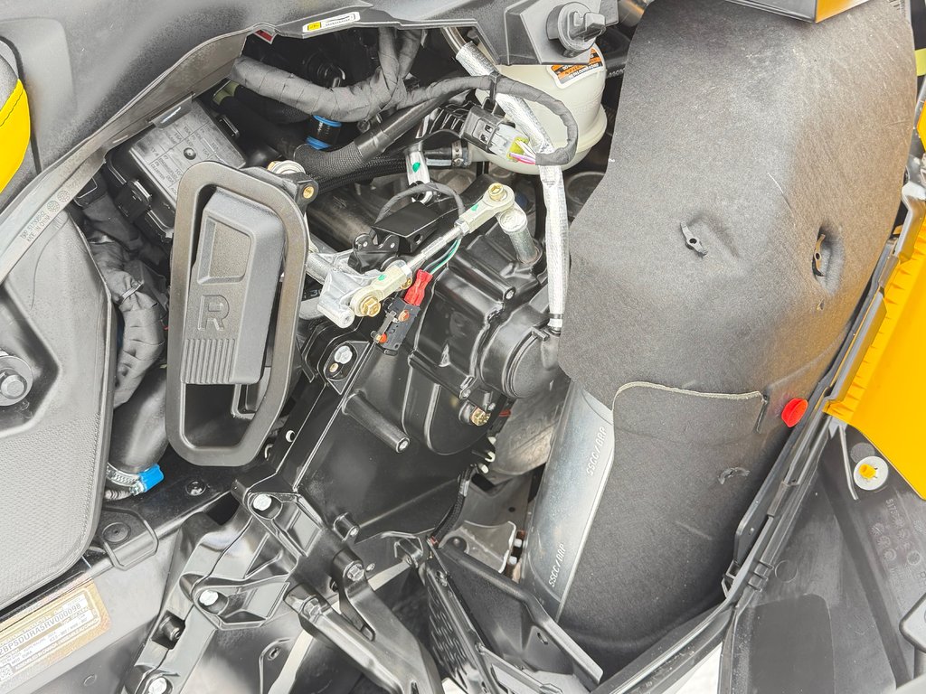 Ski-Doo SM RENEGADE ADRENALINE 900 ACE TURBO / SKI ROULE / IMPECCABLE 2024 à Thetford Mines, Québec - 27 - w1024h768px