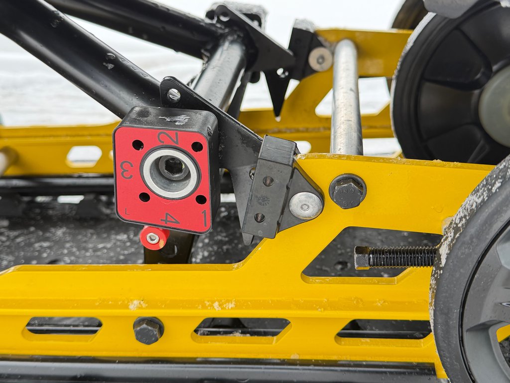 Ski-Doo SM RENEGADE ADRENALINE 900 ACE TURBO / SKI ROULE / IMPECCABLE 2024 à Thetford Mines, Québec - 24 - w1024h768px