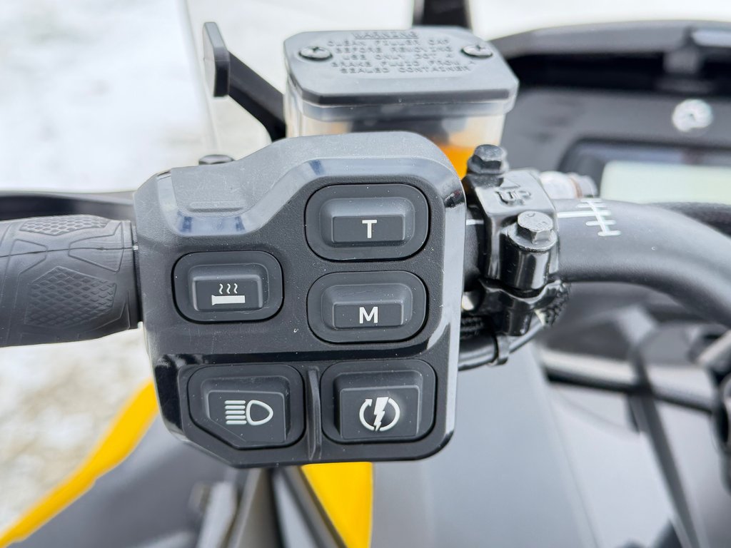 Ski-Doo SM RENEGADE ADRENALINE 900 ACE TURBO / SKI ROULE / IMPECCABLE 2024 à Thetford Mines, Québec - 16 - w1024h768px