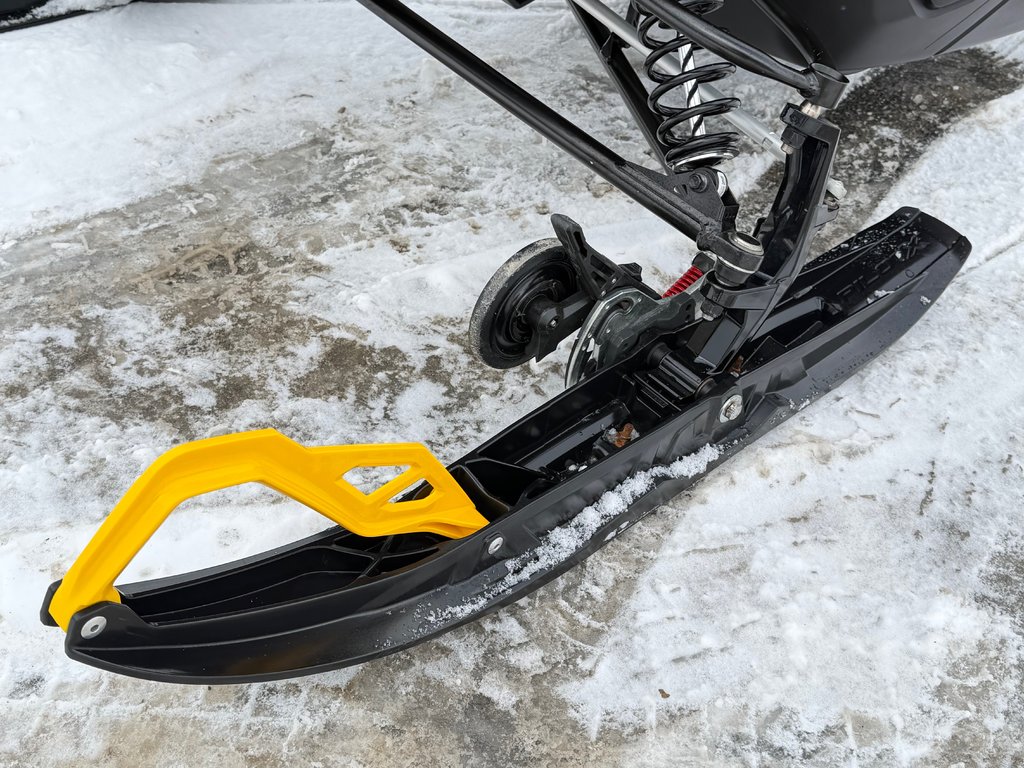 Ski-Doo SM RENEGADE ADRENALINE 900 ACE TURBO / SKI ROULE / IMPECCABLE 2024 à Thetford Mines, Québec - 10 - w1024h768px
