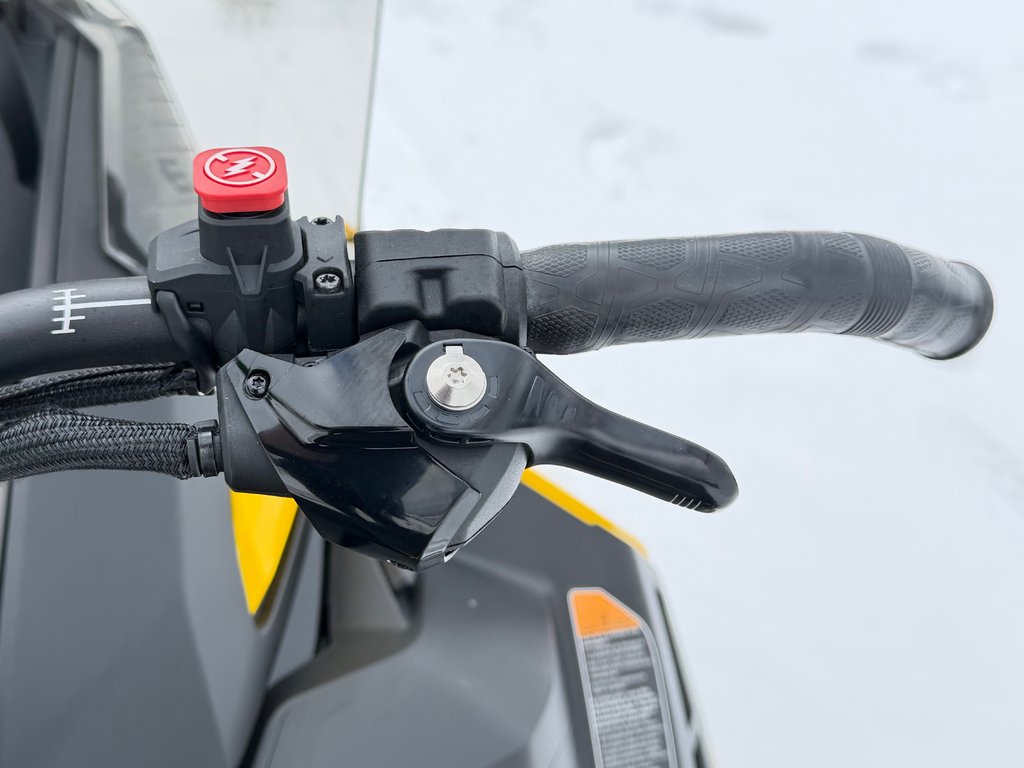 Ski-Doo SM RENEGADE ADRENALINE 900 ACE TURBO / SKI ROULE / IMPECCABLE 2024 à Thetford Mines, Québec - 19 - w1024h768px