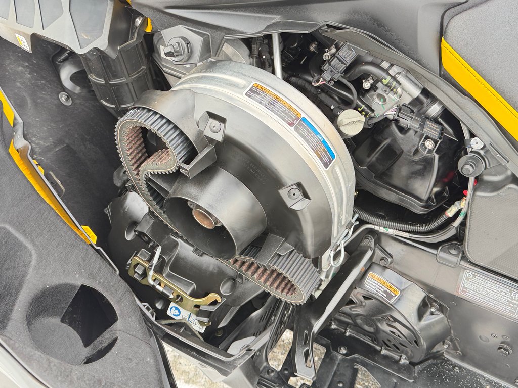 Ski-Doo SM RENEGADE ADRENALINE 900 ACE TURBO / SKI ROULE / IMPECCABLE 2024 à Thetford Mines, Québec - 26 - w1024h768px