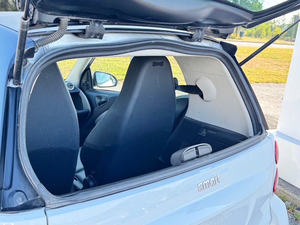 2015 smart Fortwo PASSION / AC / SIEGES CHAUFFANTS / GPS / PARFAIT POUR MOTORISÉ / in Thetford Mines, Quebec - 42 - w1024h768px