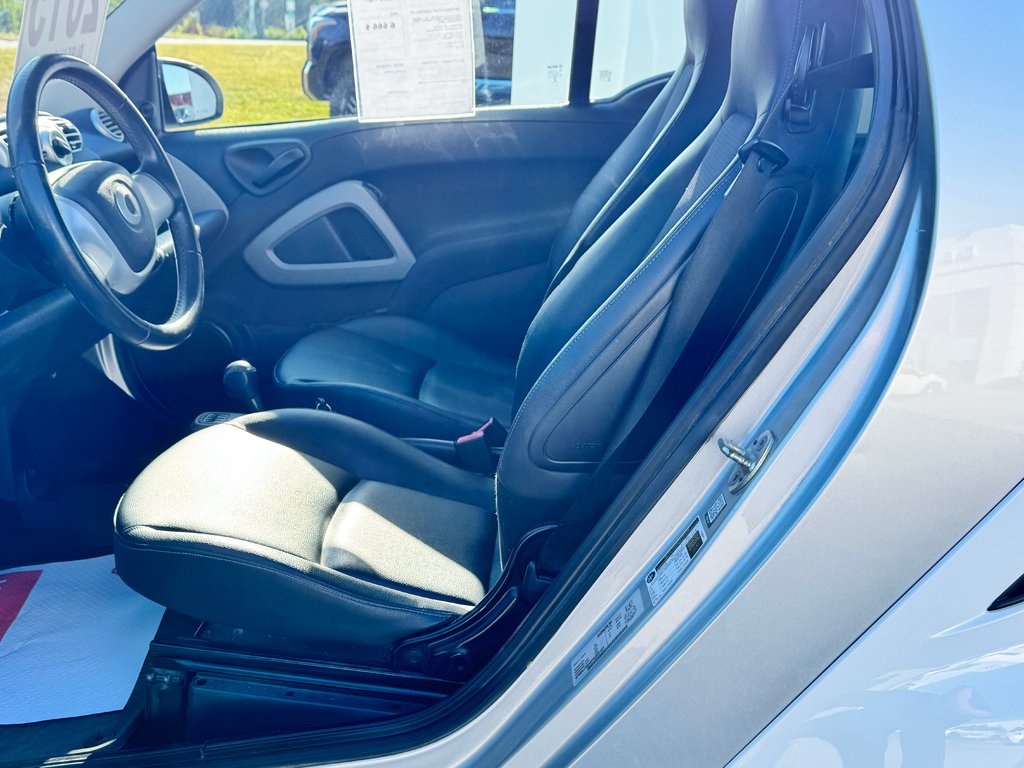 2015 smart Fortwo PASSION / AC / SIEGES CHAUFFANTS / GPS / PARFAIT POUR MOTORISÉ / in Thetford Mines, Quebec - 24 - w1024h768px