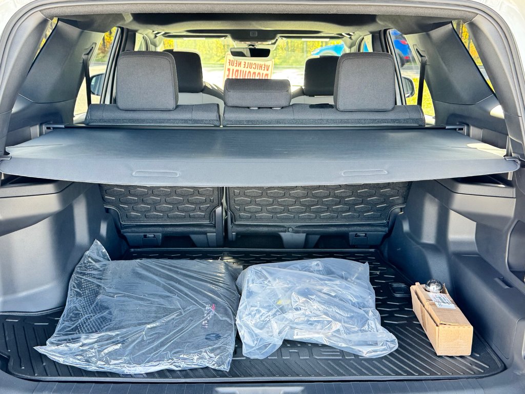 2025 Toyota 4RUNNER TRD SPORT BAJA EDITION / MAGS 20 SABLE / PNEUS HORS ROUTE / MARCHE PIED / CROCHET ROUGE in Thetford Mines, Quebec - 71 - w1024h768px