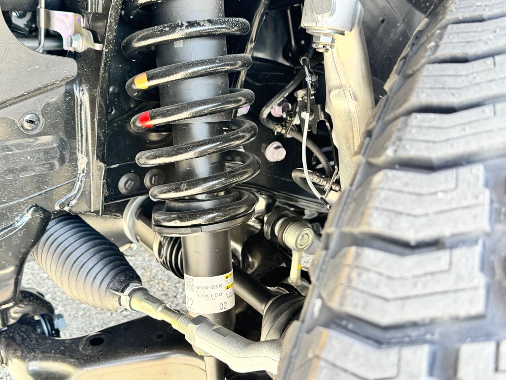 2025 Toyota 4RUNNER TRD SPORT BAJA EDITION / MAGS 20 SABLE / PNEUS HORS ROUTE / MARCHE PIED / CROCHET ROUGE in Thetford Mines, Quebec - 21 - w1024h768px