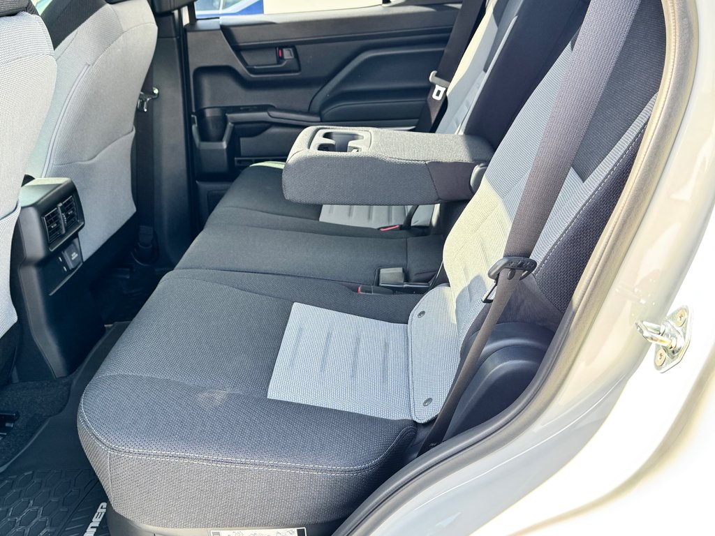2025 Toyota 4RUNNER TRD SPORT BAJA EDITION / MAGS 20 SABLE / PNEUS HORS ROUTE / MARCHE PIED / CROCHET ROUGE in Thetford Mines, Quebec - 68 - w1024h768px