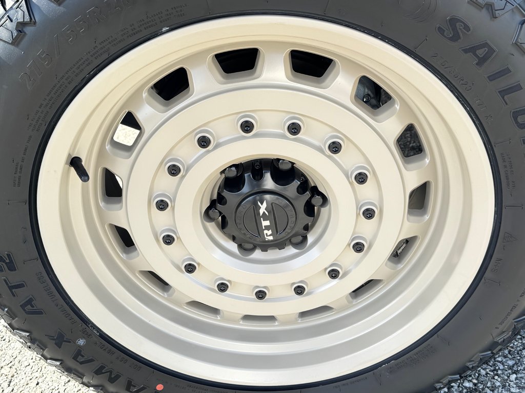 2025 Toyota 4RUNNER TRD SPORT BAJA EDITION / MAGS 20 SABLE / PNEUS HORS ROUTE / MARCHE PIED / CROCHET ROUGE in Thetford Mines, Quebec - 17 - w1024h768px