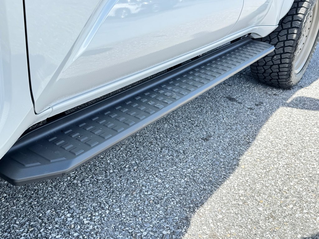 2025 Toyota 4RUNNER TRD SPORT BAJA EDITION / MAGS 20 SABLE / PNEUS HORS ROUTE / MARCHE PIED / CROCHET ROUGE in Thetford Mines, Quebec - 23 - w1024h768px