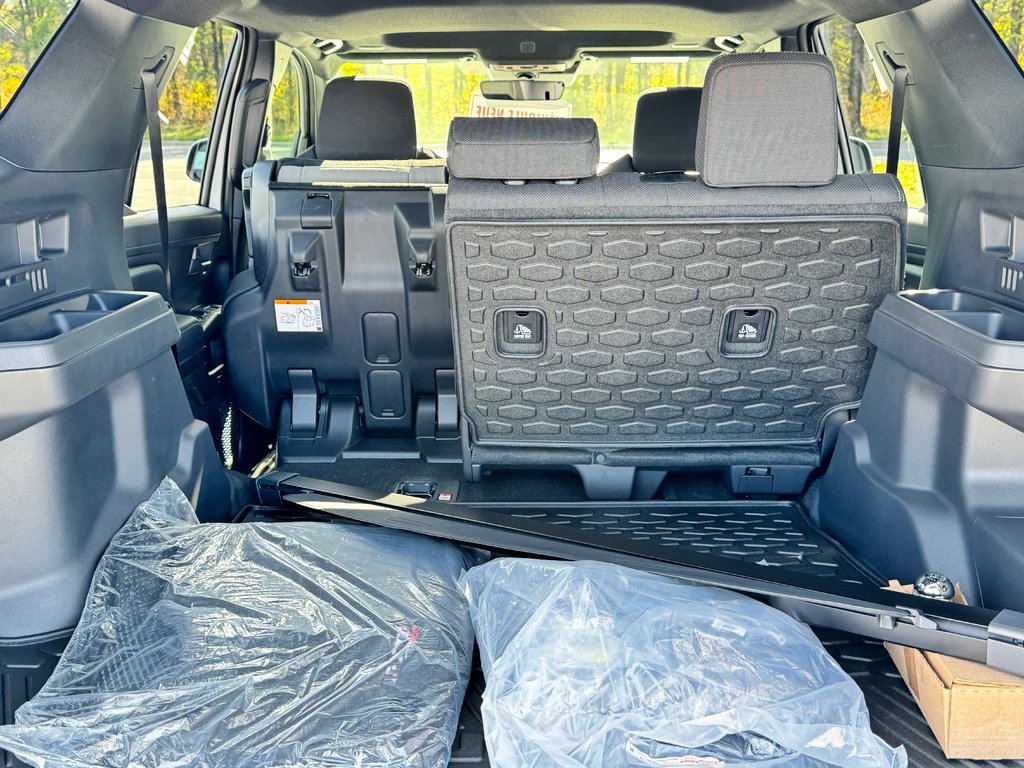 2025 Toyota 4RUNNER TRD SPORT BAJA EDITION / MAGS 20 SABLE / PNEUS HORS ROUTE / MARCHE PIED / CROCHET ROUGE in Thetford Mines, Quebec - 75 - w1024h768px