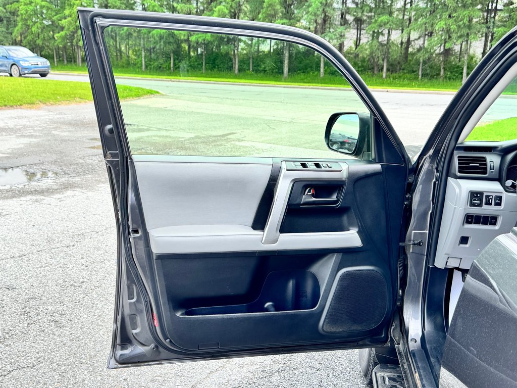 Toyota 4Runner SR5 V6 4X4 / LONGÉVITÉ ET VALEUR ASSURÉE / 2012 à Thetford Mines, Québec - 23 - w1024h768px