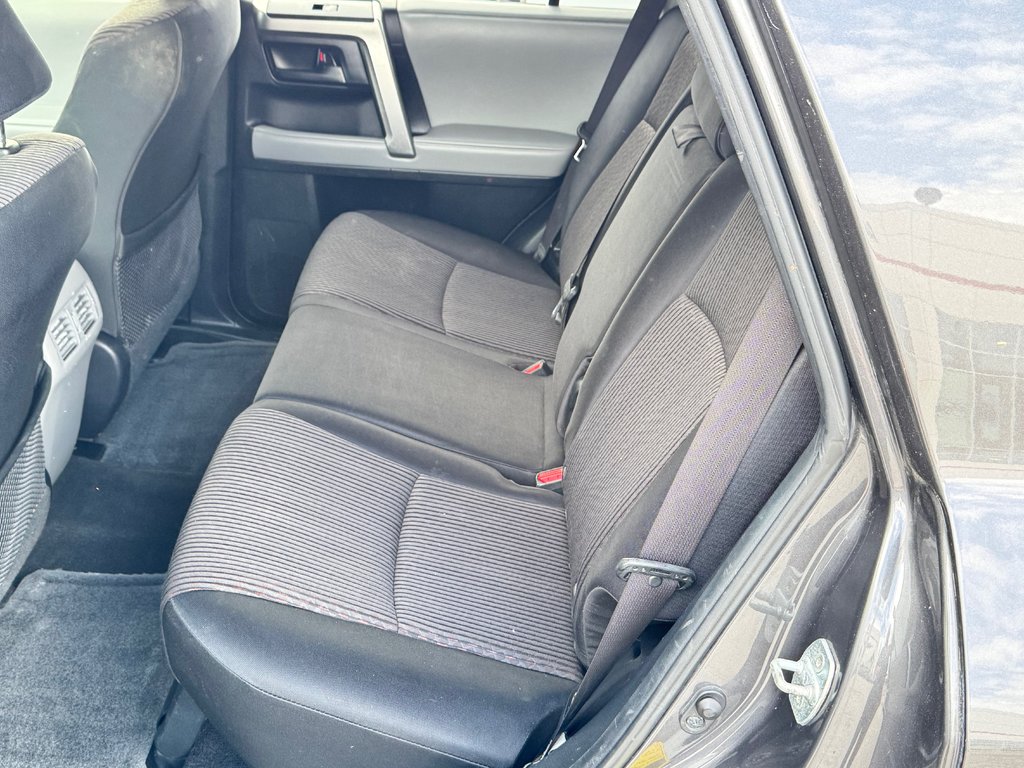 Toyota 4Runner SR5 V6 4X4 / LONGÉVITÉ ET VALEUR ASSURÉE / 2012 à Thetford Mines, Québec - 51 - w1024h768px