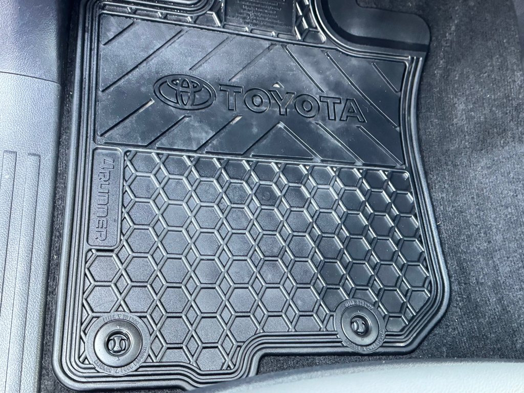 2022 Toyota 4Runner SR5 / BAS KILOMÉTRAGE / 7 PLACES / 1 SEUL PROPRIO / PEA 30-01-29=100km / in Thetford Mines, Quebec - 39 - w1024h768px