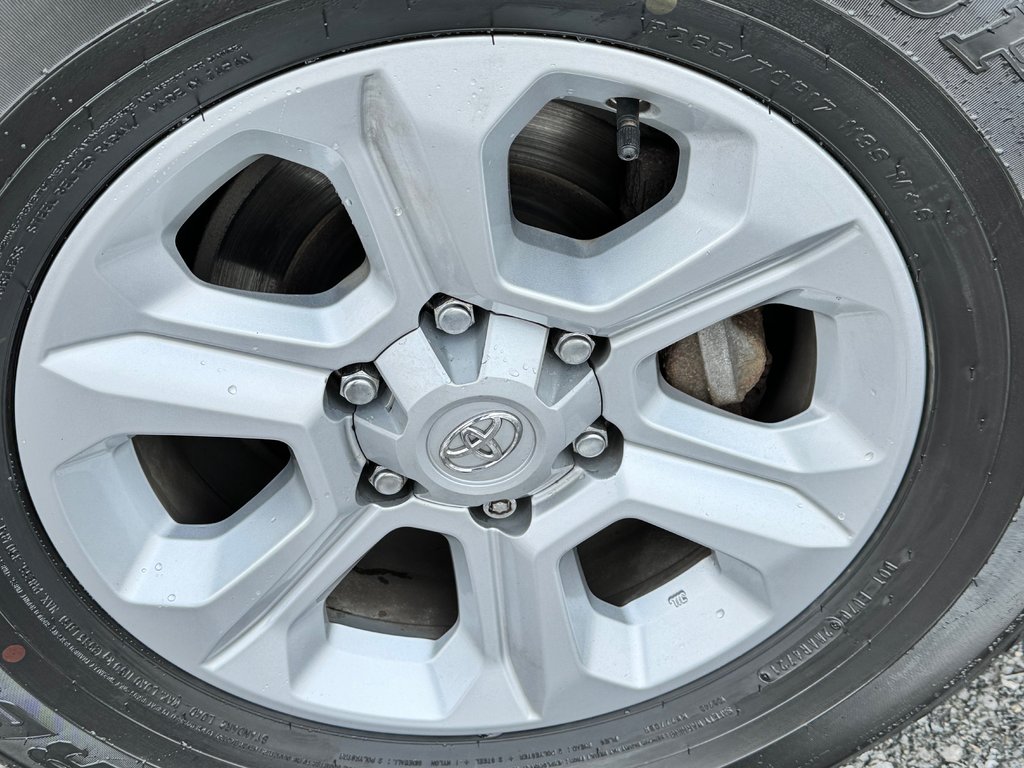 2022 Toyota 4Runner SR5 / BAS KILOMÉTRAGE / 7 PLACES / 1 SEUL PROPRIO / PEA 30-01-29=100km / in Thetford Mines, Quebec - 15 - w1024h768px