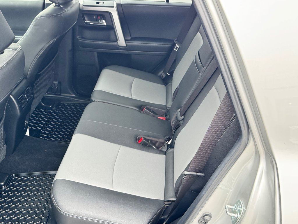 2022 Toyota 4Runner SR5 / BAS KILOMÉTRAGE / 1 SEUL PROPRIO / PEA 30-01-29=100km / in Thetford Mines, Quebec - 70 - w1024h768px