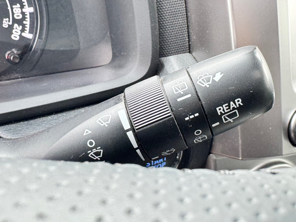 2022 Toyota 4Runner SR5 / BAS KILOMÉTRAGE / 1 SEUL PROPRIO / PEA 30-01-29=100km / in Thetford Mines, Quebec - 49 - w1024h768px