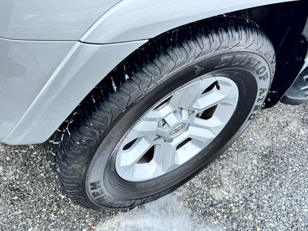 2022 Toyota 4Runner SR5 / BAS KILOMÉTRAGE / 7 PLACES / 1 SEUL PROPRIO / PEA 30-01-29=100km / in Thetford Mines, Quebec - 14 - w1024h768px