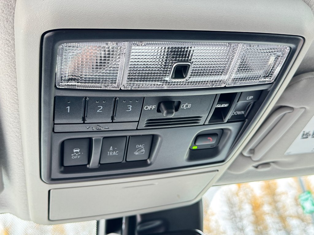 2022 Toyota 4Runner SR5 / BAS KILOMÉTRAGE / 1 SEUL PROPRIO / PEA 30-01-29=100km / in Thetford Mines, Quebec - 67 - w1024h768px