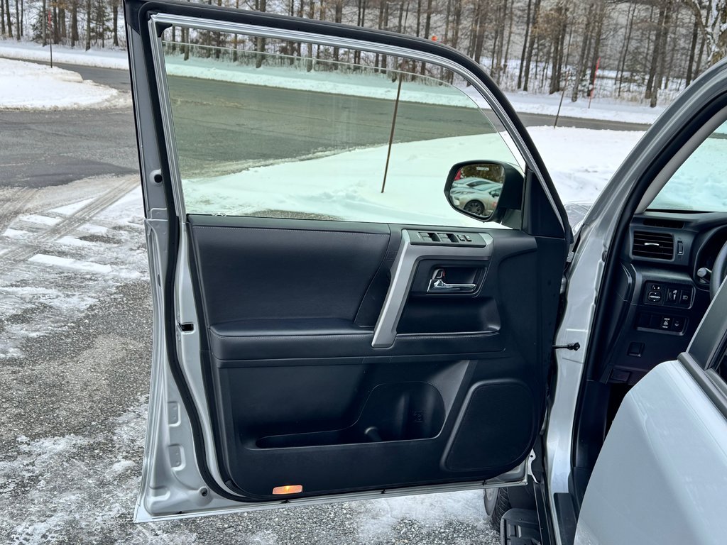 2022 Toyota 4Runner SR5 / BAS KILOMÉTRAGE / 7 PLACES / 1 SEUL PROPRIO / PEA 30-01-29=100km / in Thetford Mines, Quebec - 30 - w1024h768px