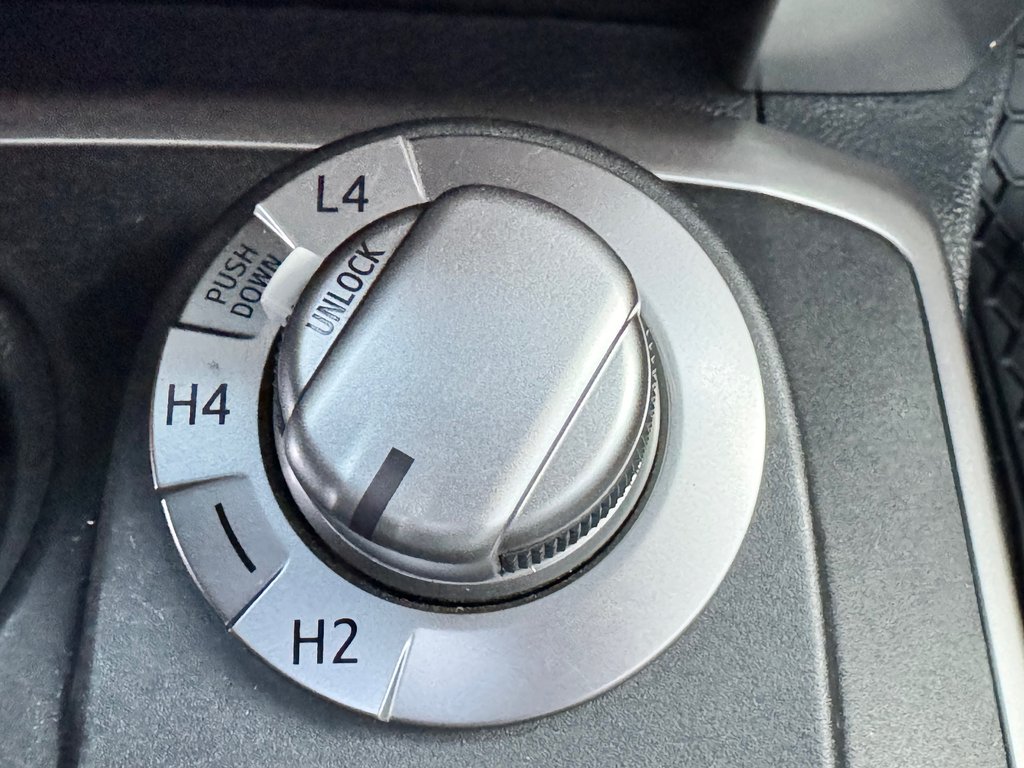 2022 Toyota 4Runner SR5 / BAS KILOMÉTRAGE / 7 PLACES / 1 SEUL PROPRIO / PEA 30-01-29=100km / in Thetford Mines, Quebec - 54 - w1024h768px