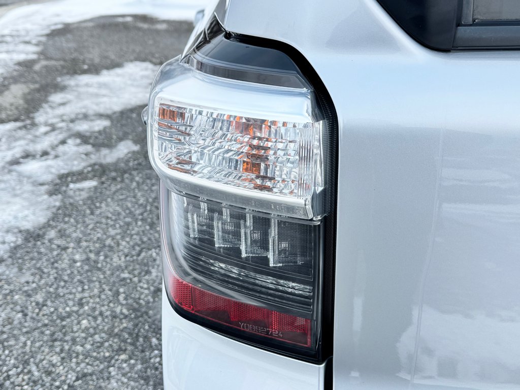 2022 Toyota 4Runner SR5 / BAS KILOMÉTRAGE / 7 PLACES / 1 SEUL PROPRIO / PEA 30-01-29=100km / in Thetford Mines, Quebec - 25 - w1024h768px