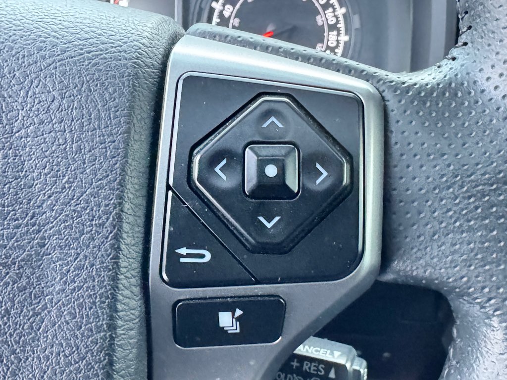 2022 Toyota 4Runner SR5 / BAS KILOMÉTRAGE / 7 PLACES / 1 SEUL PROPRIO / PEA 30-01-29=100km / in Thetford Mines, Quebec - 43 - w1024h768px