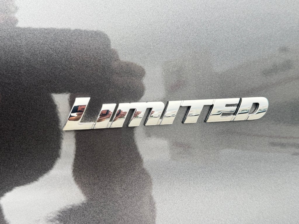 Toyota 4Runner LIMITED 4WD / PRIX IMBATTABLE !!!! / 2023 à Thetford Mines, Québec - 22 - w1024h768px