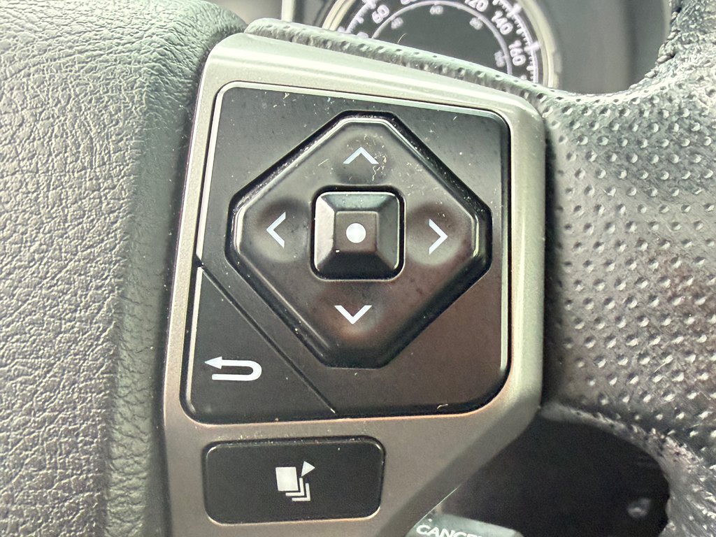 Toyota 4Runner LIMITED 4WD / PRIX IMBATTABLE !!!! / 2023 à Thetford Mines, Québec - 41 - w1024h768px