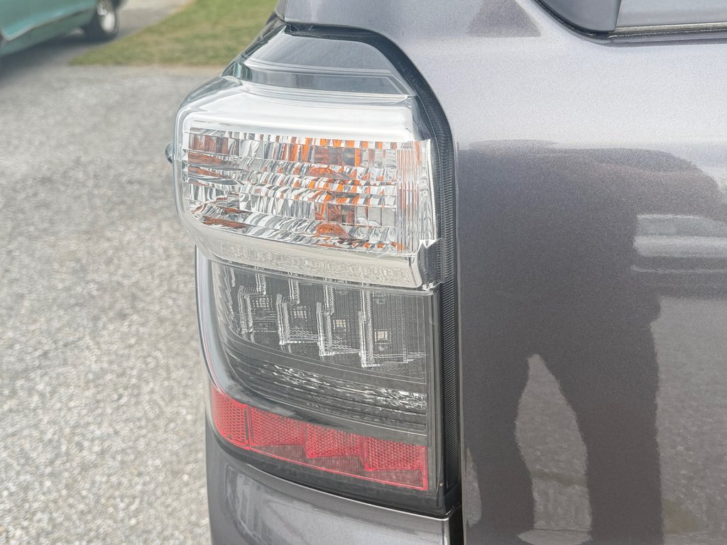Toyota 4Runner LIMITED 4WD / PRIX IMBATTABLE !!!! / 2023 à Thetford Mines, Québec - 24 - w1024h768px