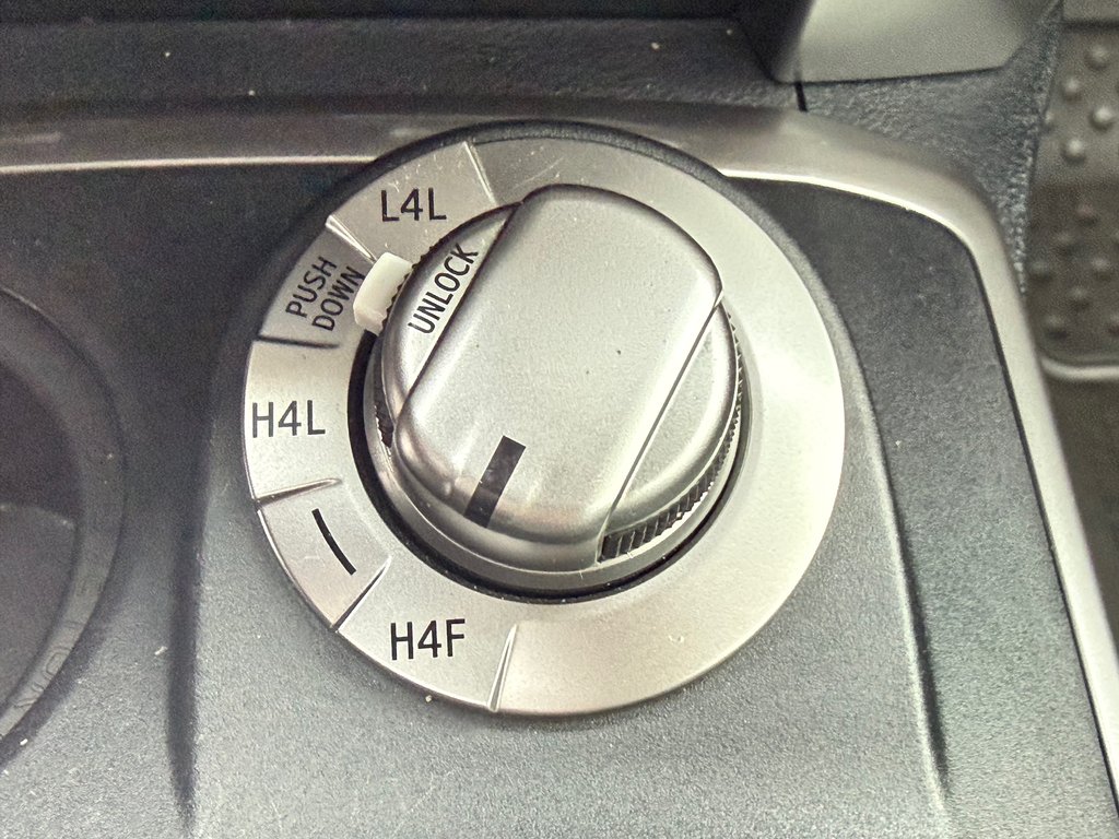Toyota 4Runner LIMITED 4WD / PRIX IMBATTABLE !!!! / 2023 à Thetford Mines, Québec - 51 - w1024h768px
