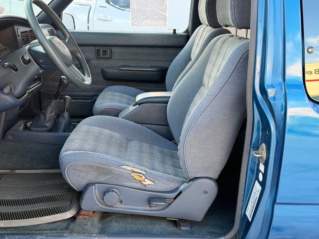 Toyota 4WD Pickups Un * RARE SURVIVOR * V6 MANUELLE 4X4 / 1992 à Thetford Mines, Québec - 23 - w1024h768px
