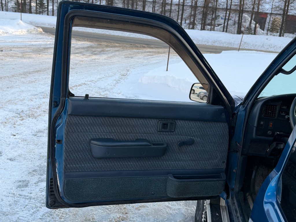 Toyota 4WD Pickups Un * RARE SURVIVOR * V6 MANUELLE 4X4 / 1992 à Thetford Mines, Québec - 20 - w1024h768px