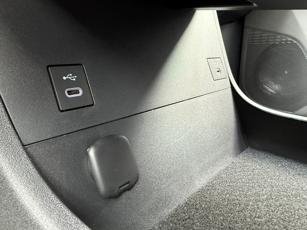 2026 Toyota bZ Woodland in Thetford Mines, Quebec - 35 - w1024h768px