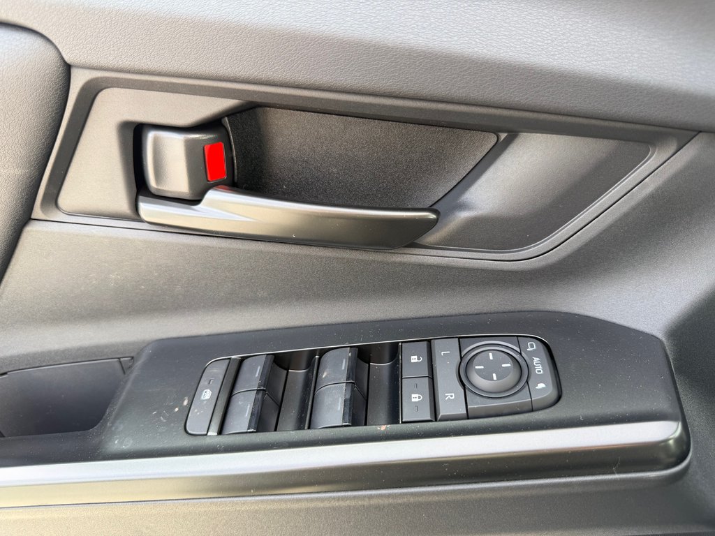 2026 Toyota bZ Woodland in Thetford Mines, Quebec - 22 - w1024h768px