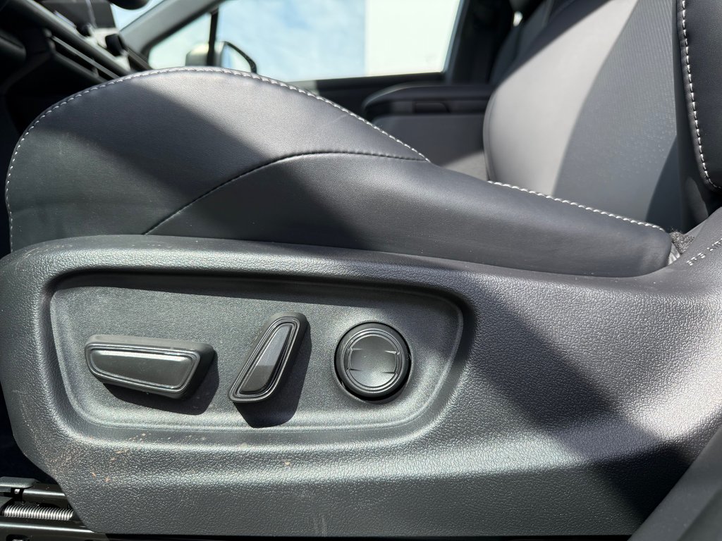 2026 Toyota bZ Woodland in Thetford Mines, Quebec - 24 - w1024h768px
