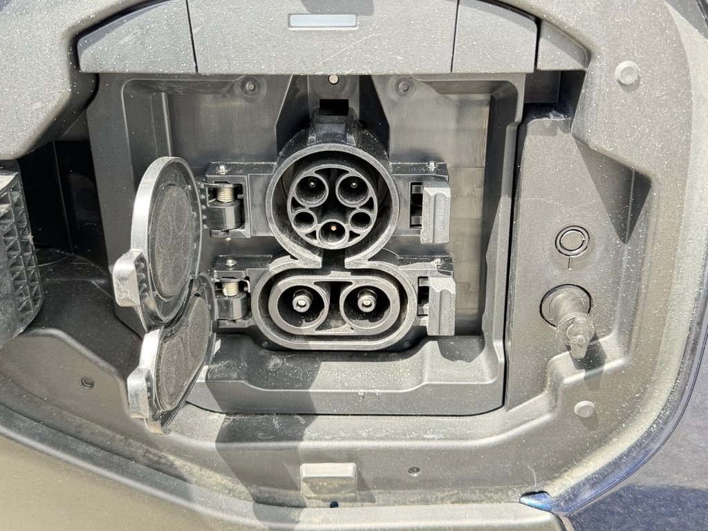 2023 Toyota bZ4X XLE AWD / TOIT PANO / PEA 19-09-28=100KM / in Thetford Mines, Quebec - 16 - w1024h768px