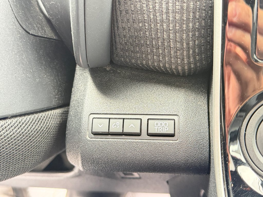 2023 Toyota bZ4X XLE AWD / TOIT PANO / PEA 19-09-28=100KM / in Thetford Mines, Quebec - 37 - w1024h768px