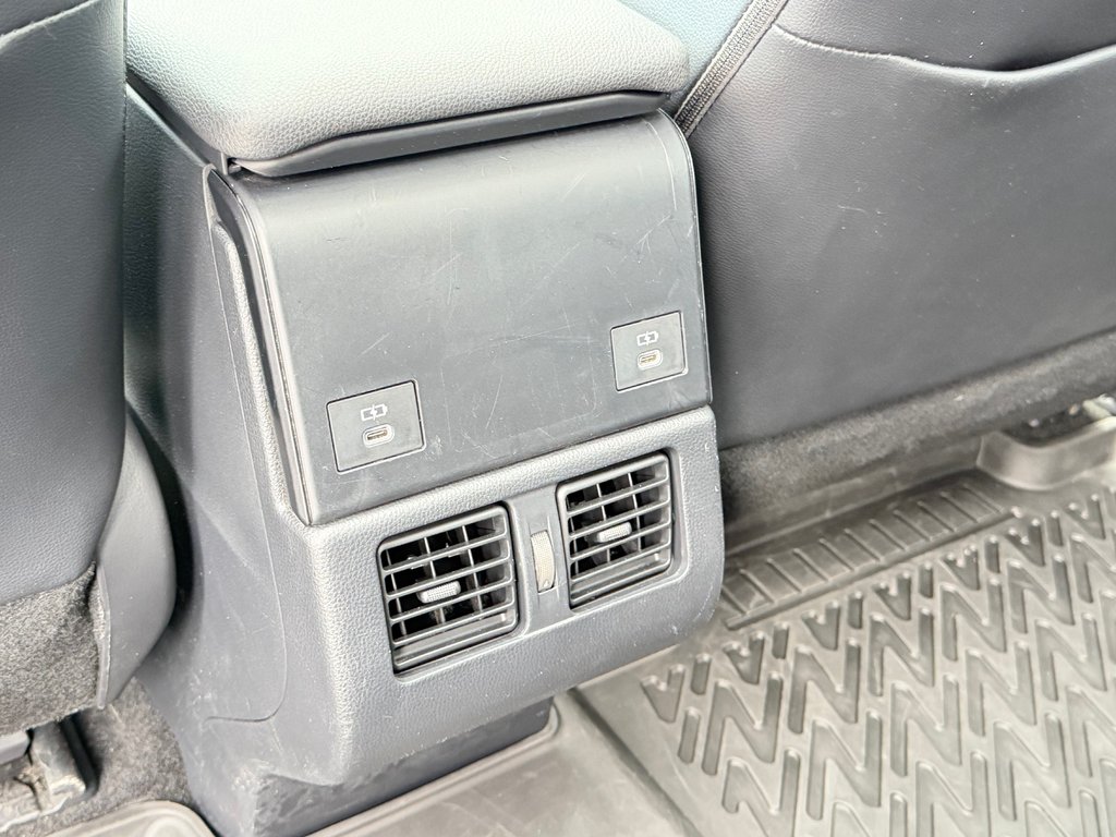 2023 Toyota bZ4X XLE AWD / TOIT PANO / PEA 19-09-28=100KM / in Thetford Mines, Quebec - 52 - w1024h768px