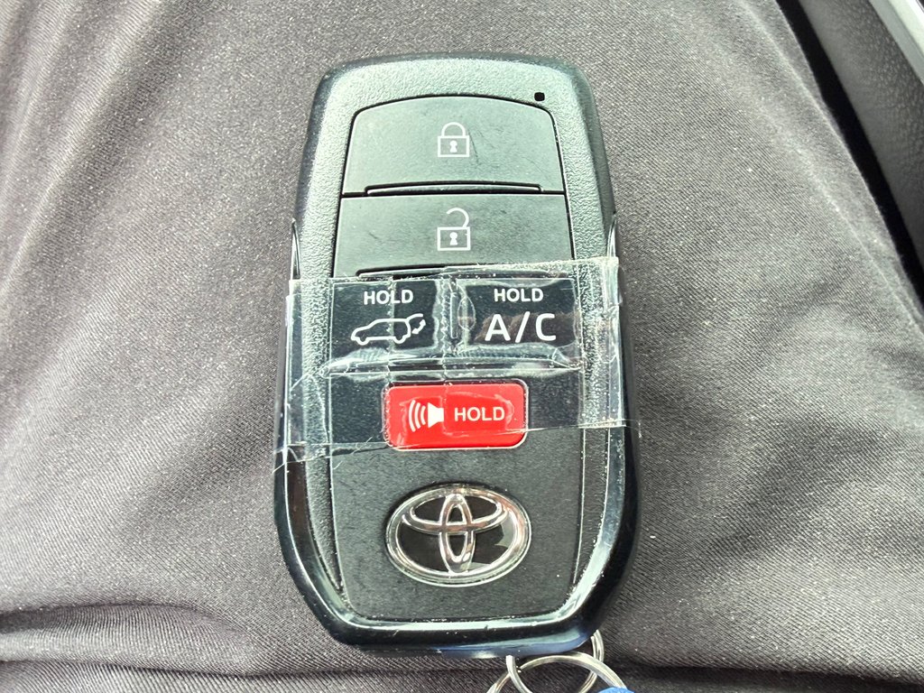 2023 Toyota bZ4X XLE AWD / TOIT PANO / PEA 19-09-28=100KM / in Thetford Mines, Quebec - 48 - w1024h768px