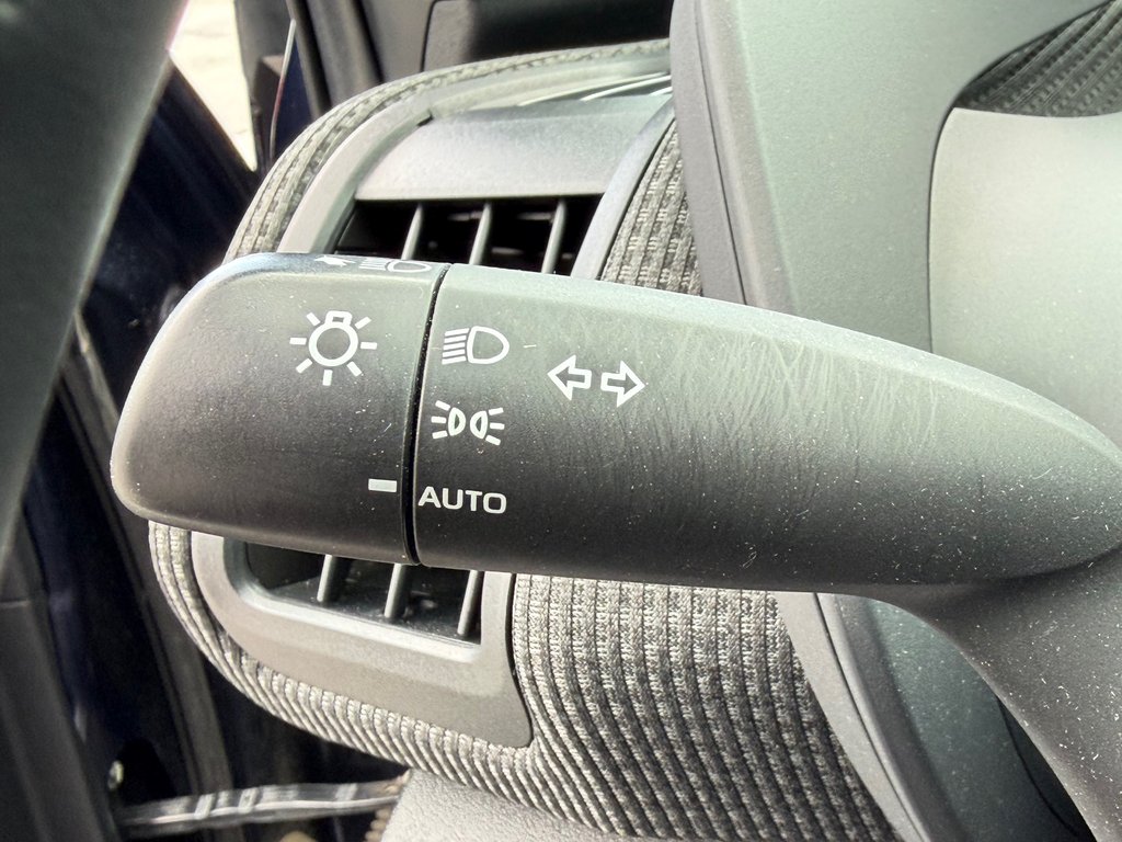 2023 Toyota bZ4X XLE AWD / TOIT PANO / PEA 19-09-28=100KM / in Thetford Mines, Quebec - 34 - w1024h768px